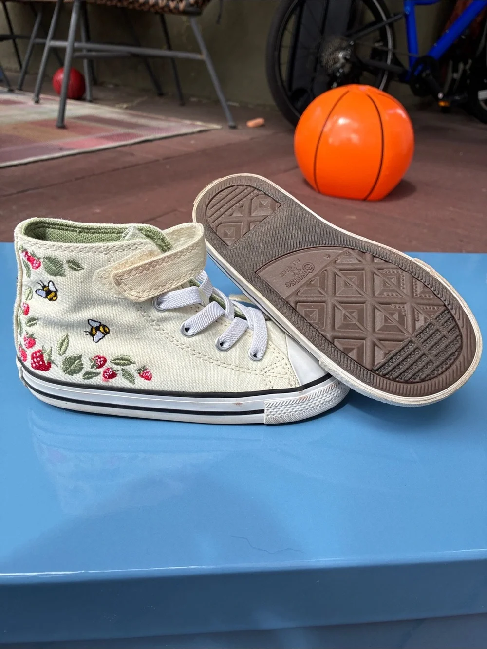 Converse Kids Cream High-Top Sneakers with Bee & Strawberry Embroidery